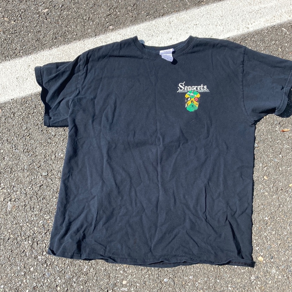 Men’s crewneck Gildan T-shirt size medium Seacrets Ocean City Jamaica